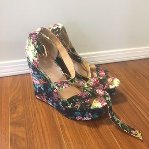 Flower wedges
